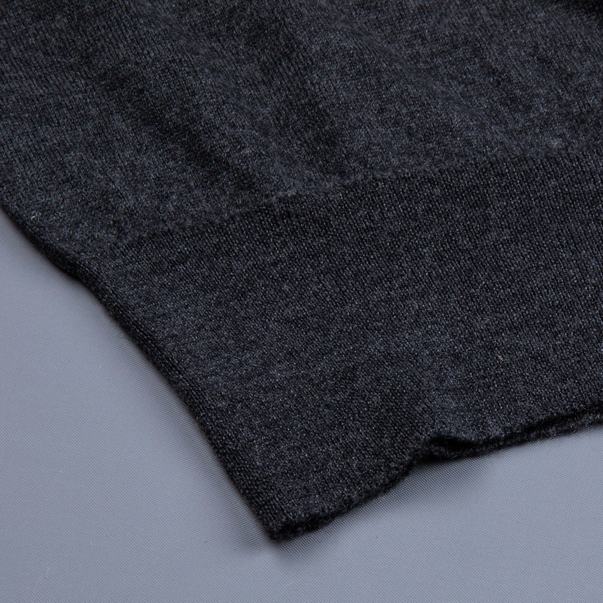 William Lockie x Frans Boone 30 gauge Loro Piana Merino&#39;s Crew Neck Charcoal