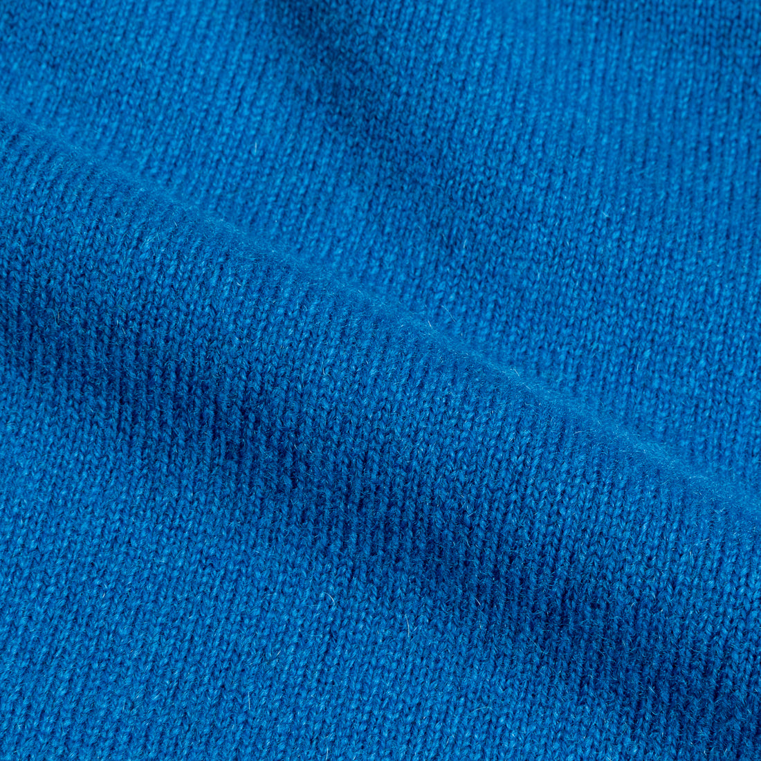 William Lockie Oxton Cashmere V-Neck Airforce