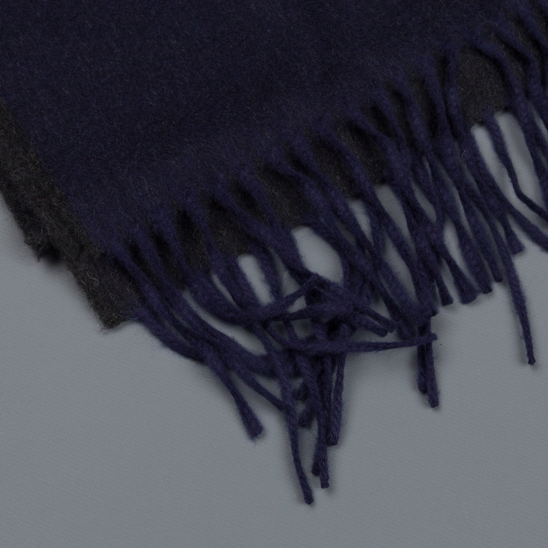 Alex Begg Arran scarf 100% cashmere Navy Charcoal