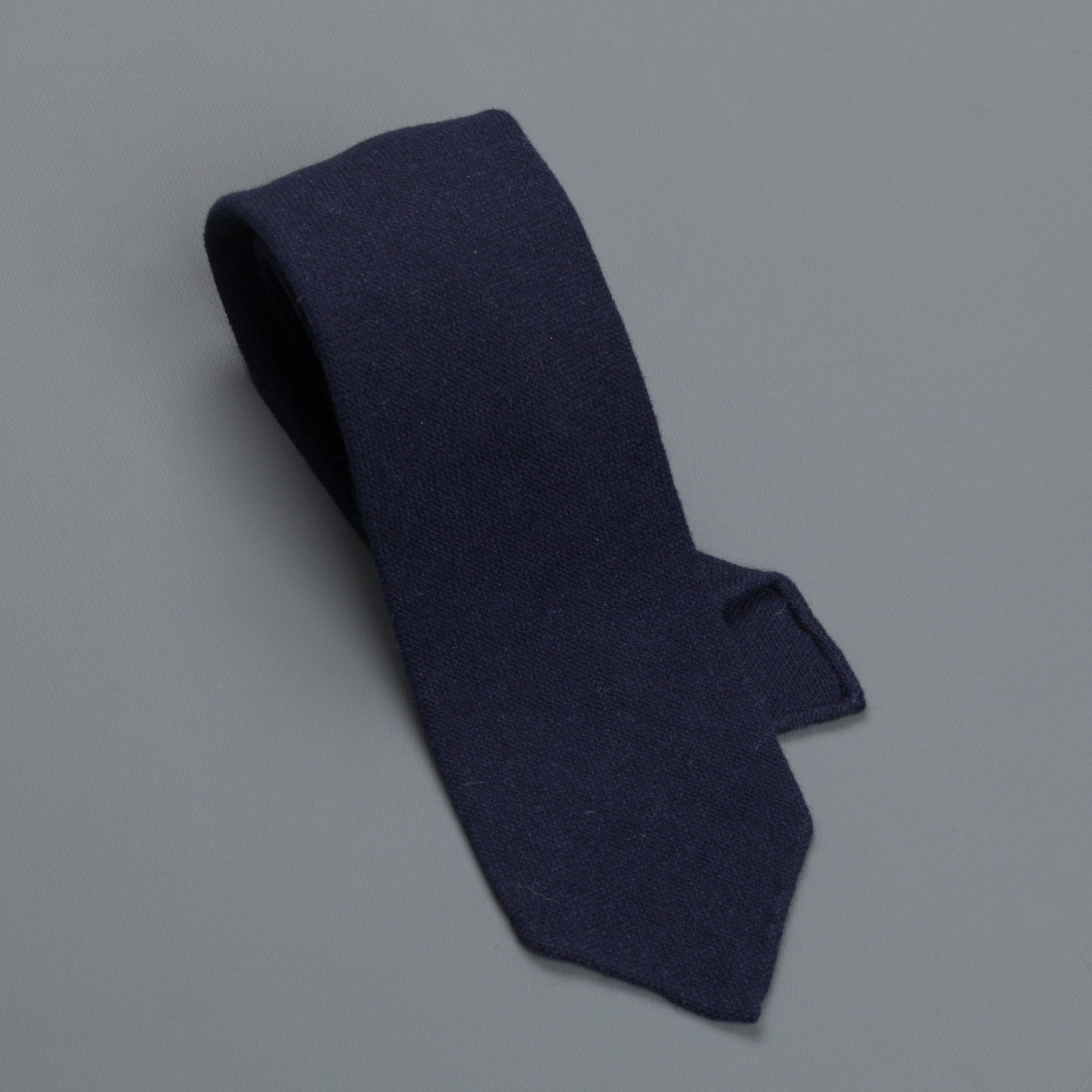 Drakes Cashmere tie untipped navy