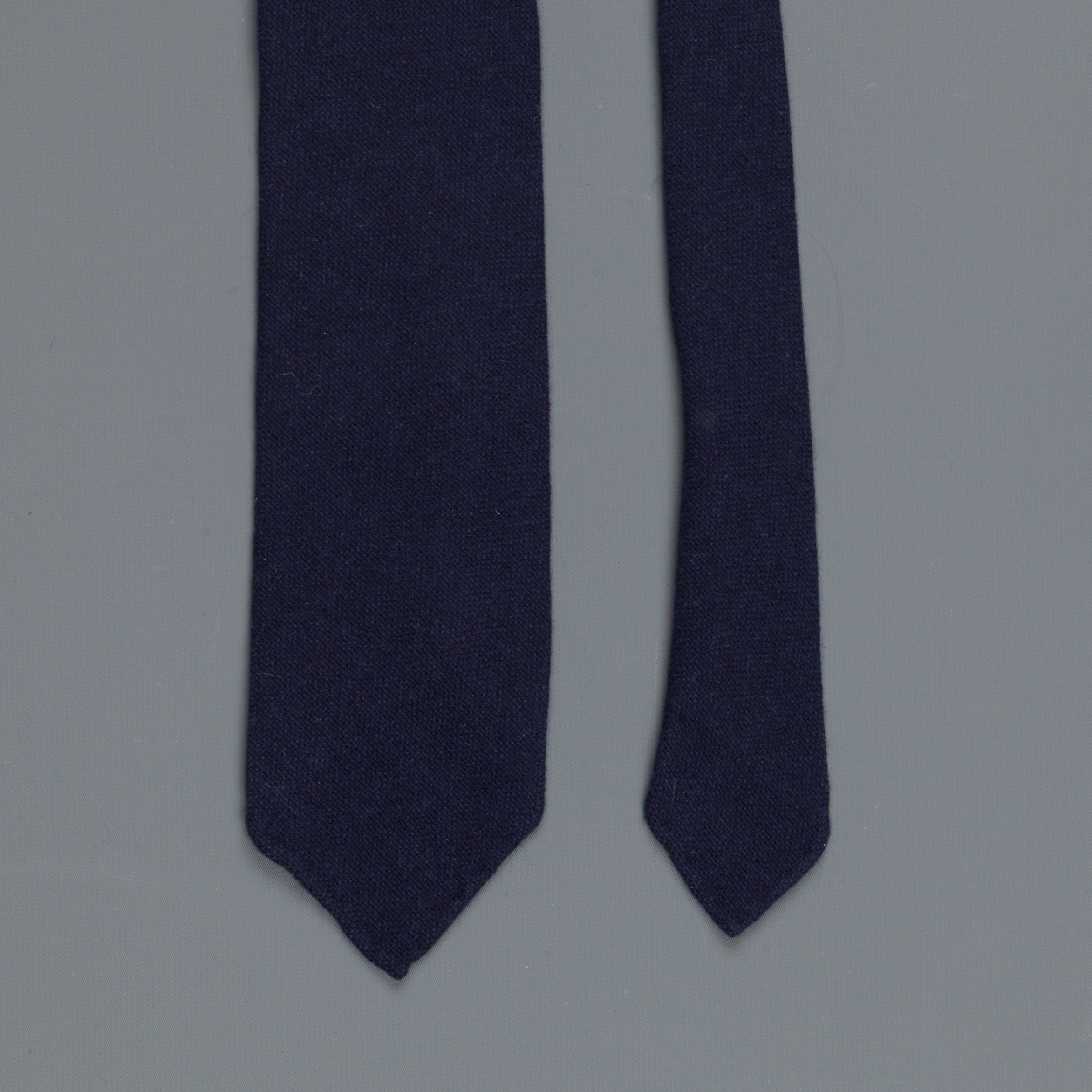 Drakes Cashmere tie untipped navy