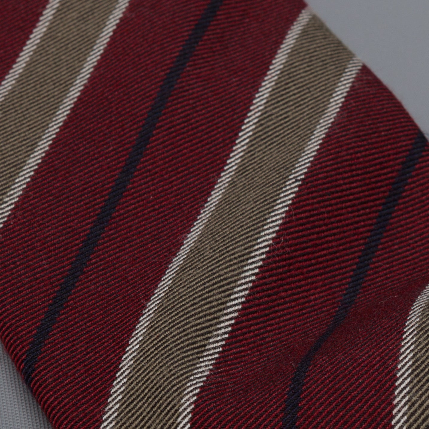 Drake&#39;s untipped club tie olive stripe bordeaux