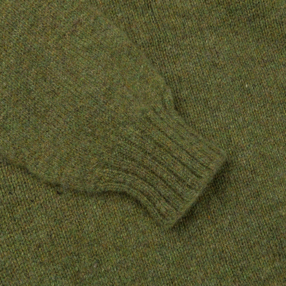 Laurence J. Smith Super soft Seamless Crew Neck Pullover Olive Groove