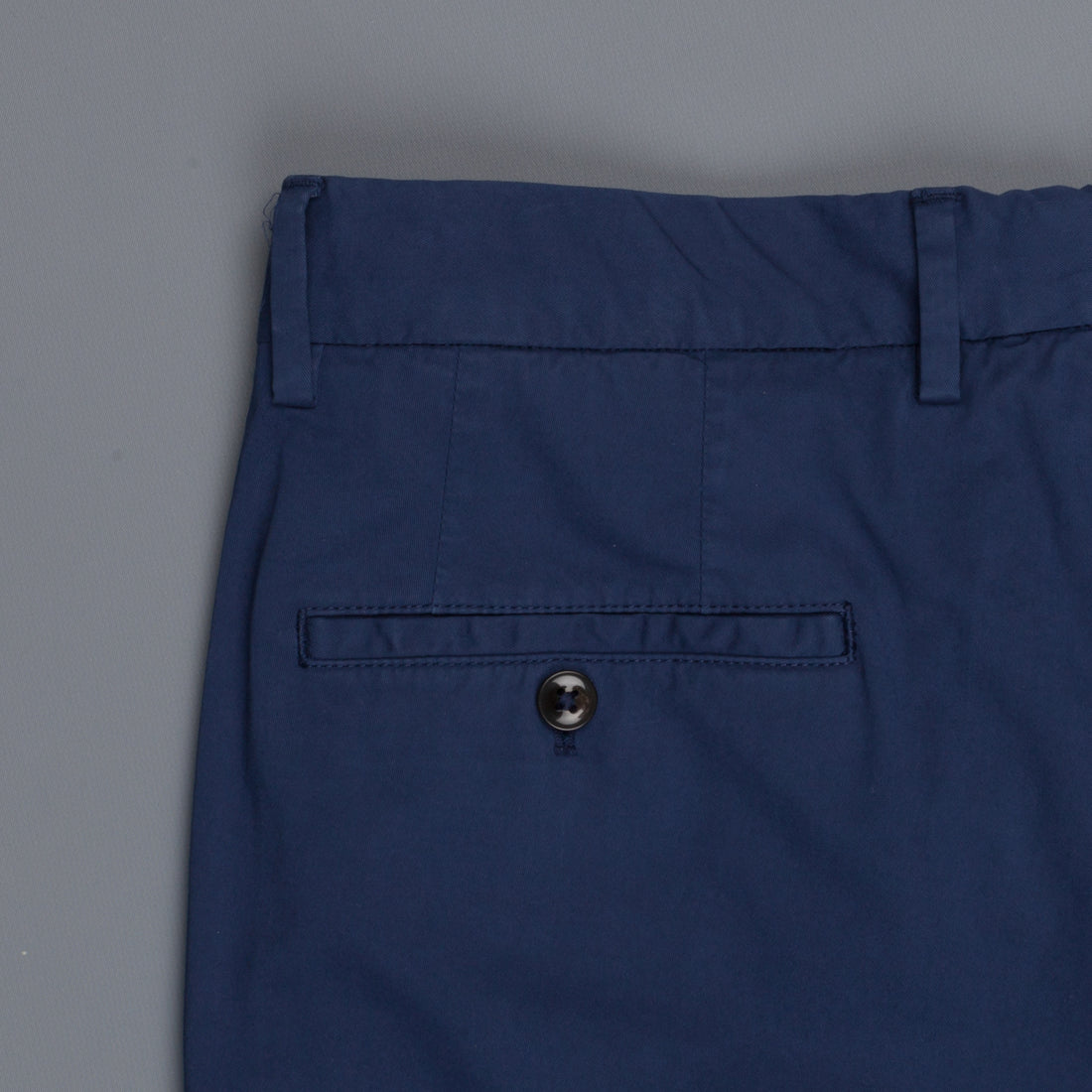 Incotex Venezia model 53 low rise carrot fit Bluette
