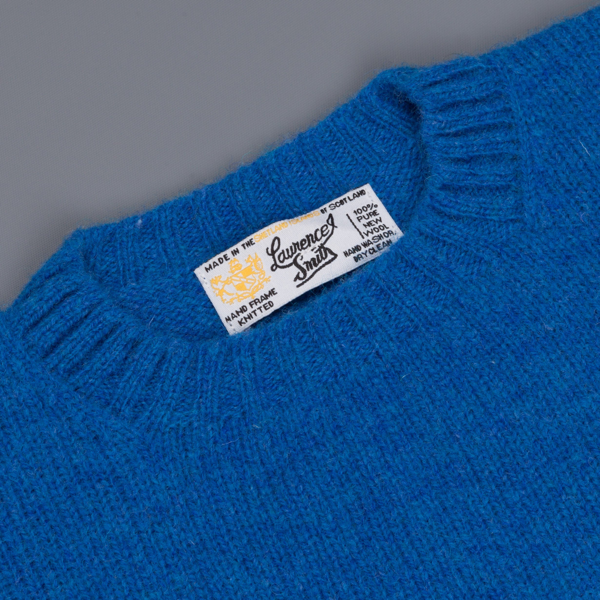 Laurence J. Smith  Super soft Seamless Crew Neck Pullover New Bright Blue