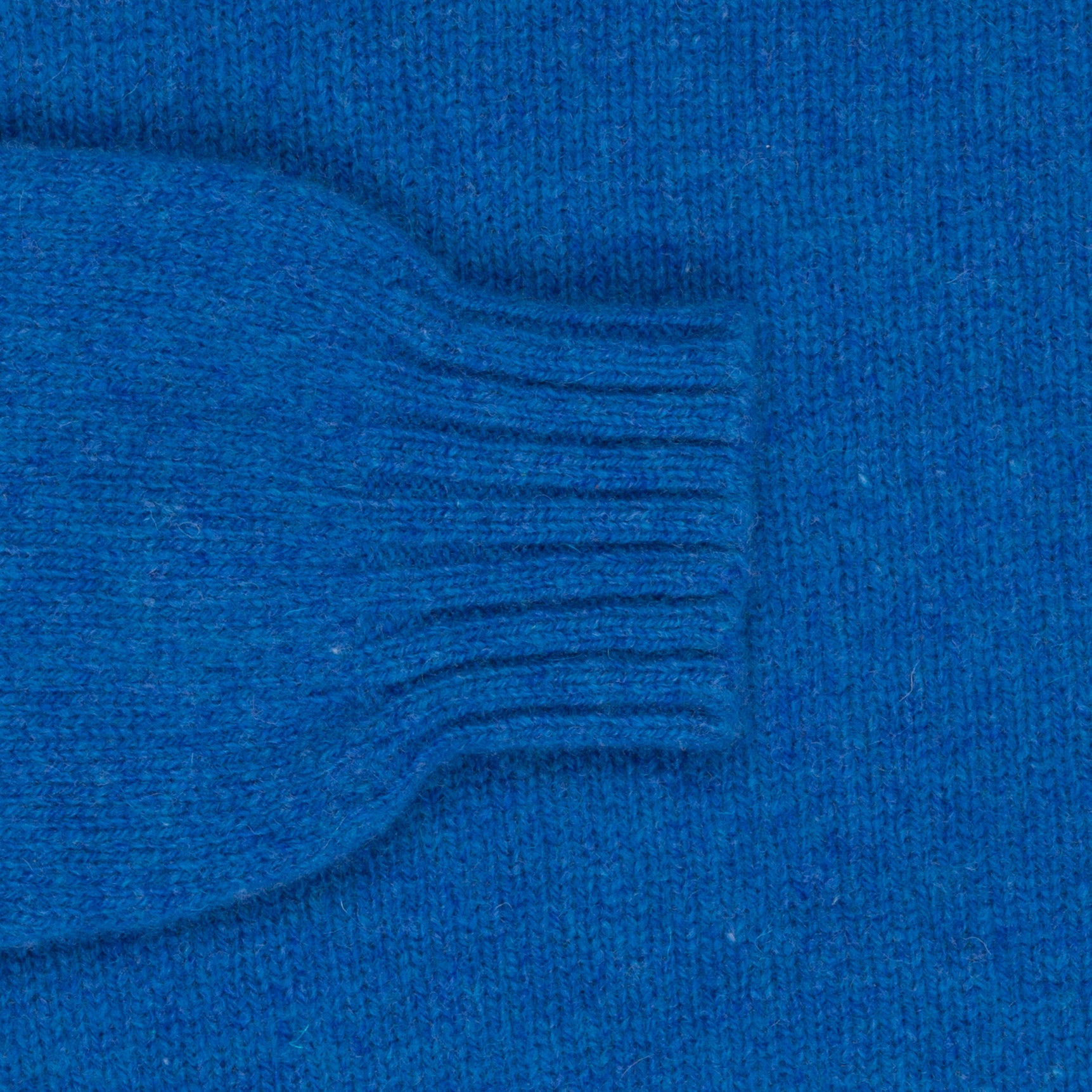 Laurence J. Smith  Super soft Seamless Crew Neck Pullover New Bright Blue
