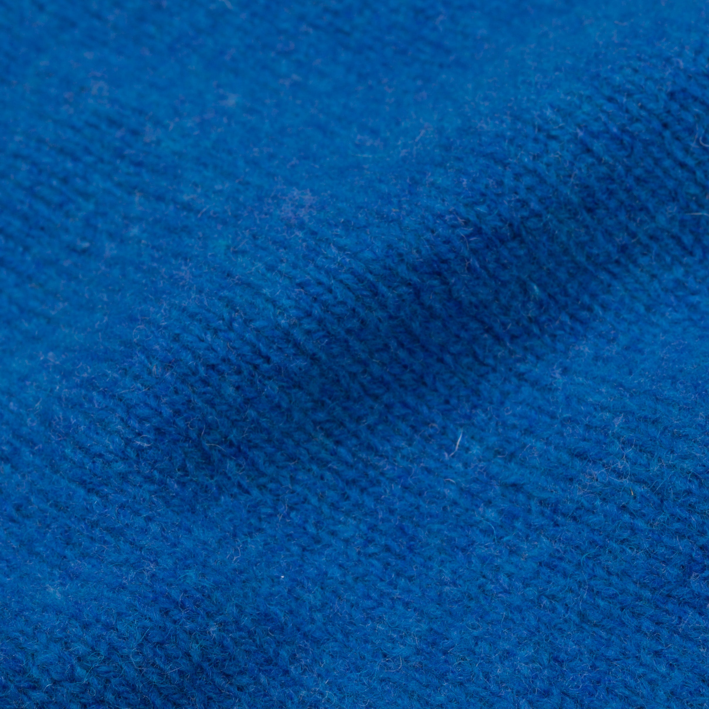 Laurence J. Smith  Super soft Seamless Crew Neck Pullover New Bright Blue