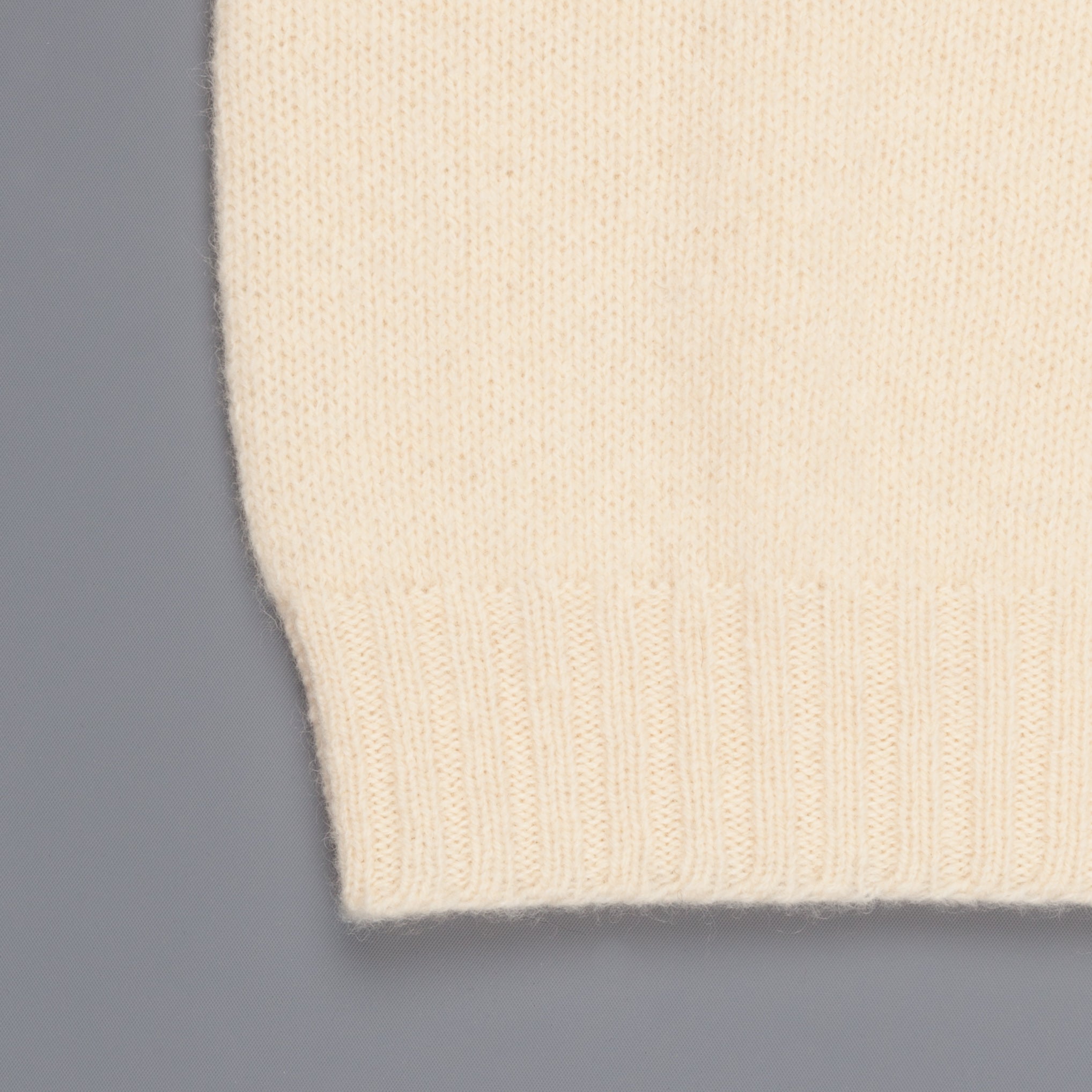 Laurence J. Smith  Super soft Seamless Crew Neck Pullover Cream