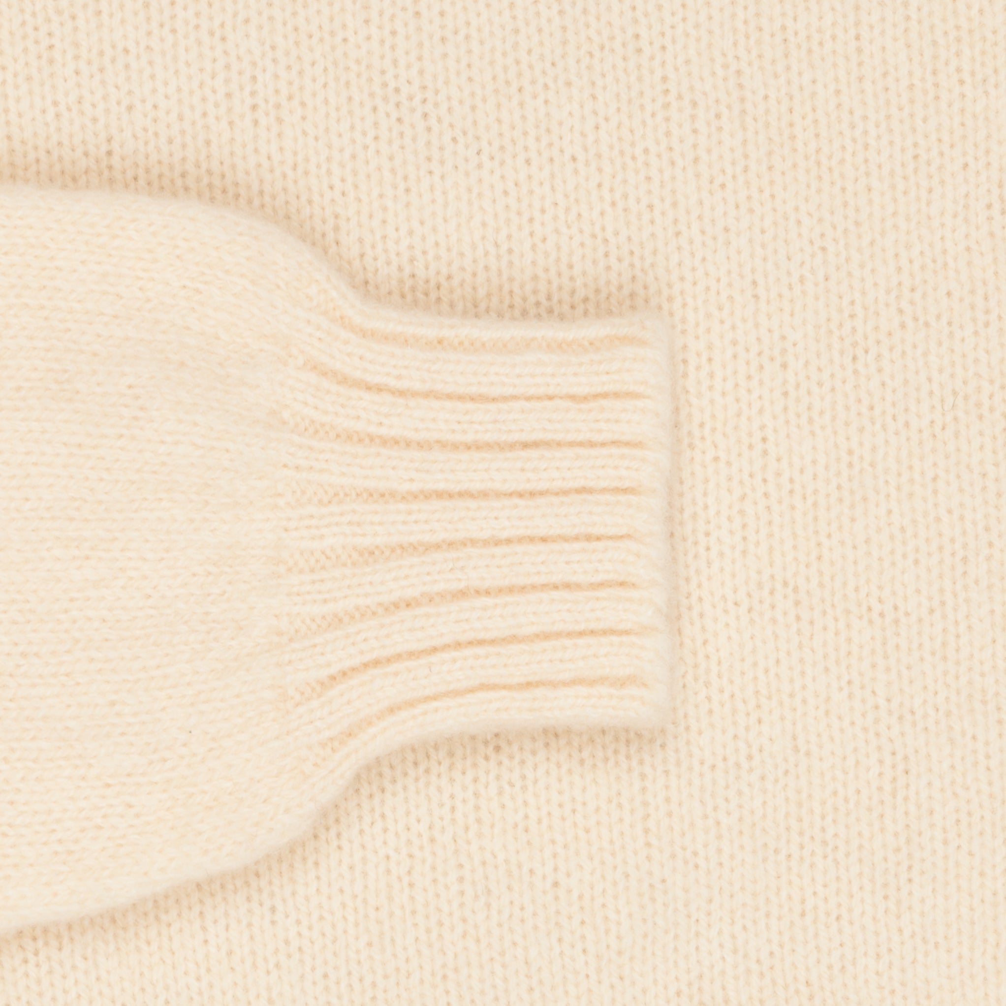 Laurence J. Smith  Super soft Seamless Crew Neck Pullover Cream