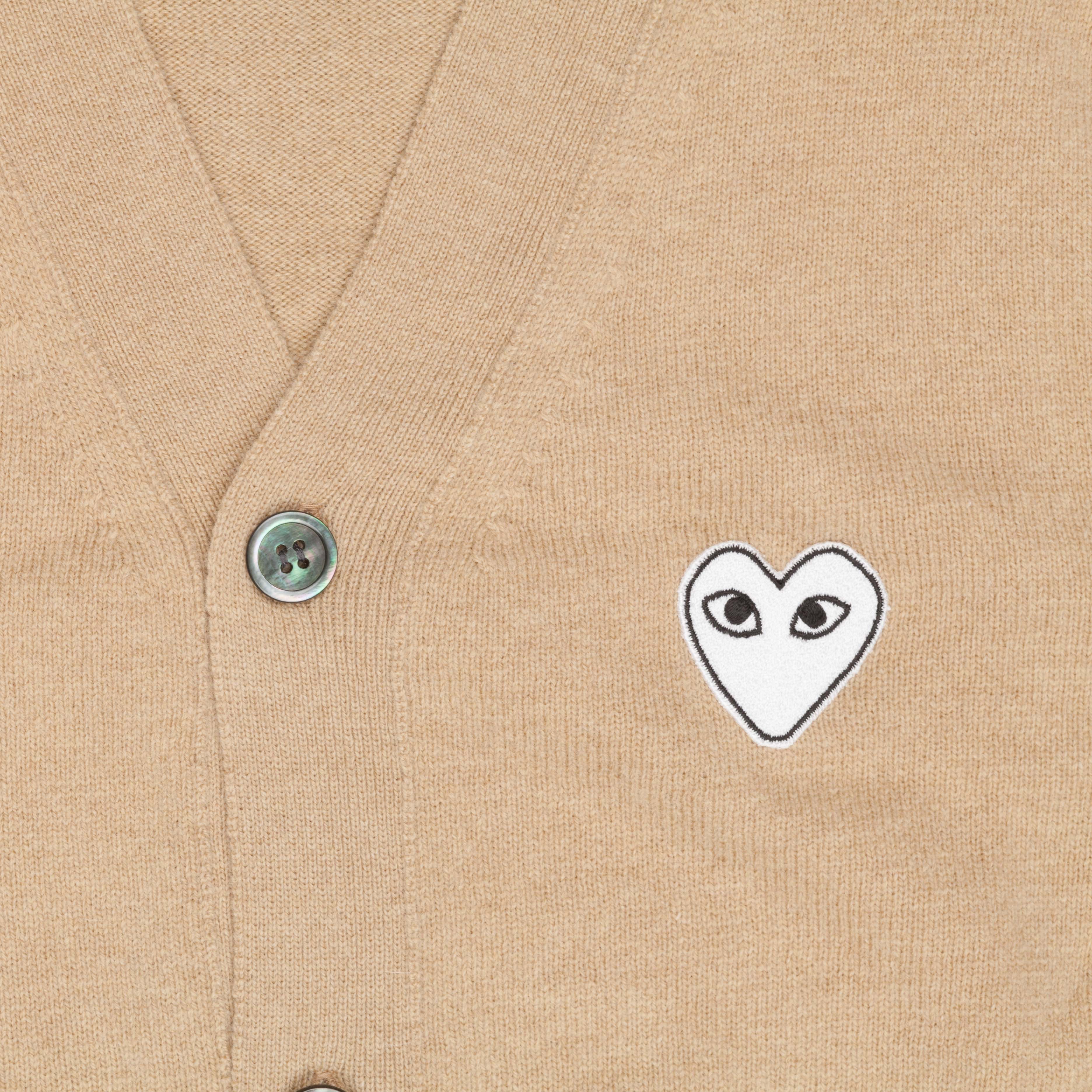 Comme des Garçons PLAY Cardigan Camel White Heart – Frans Boone Store
