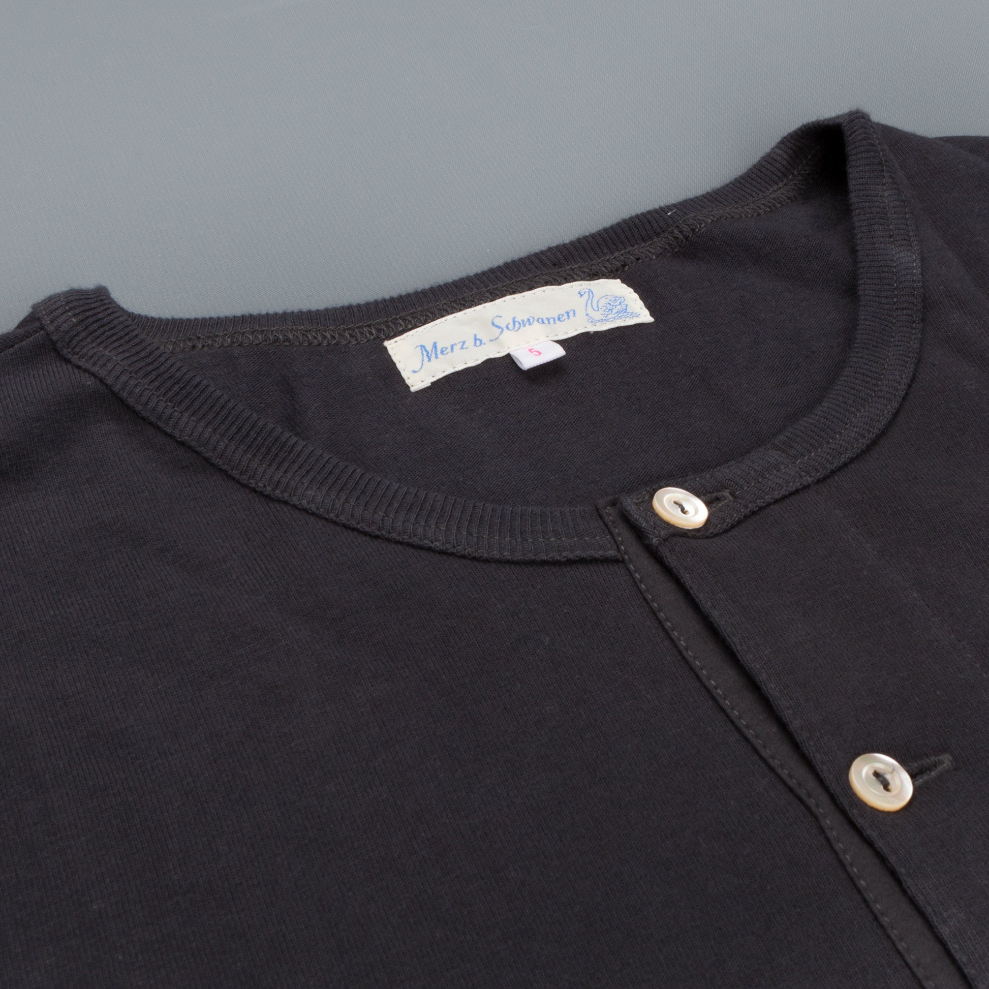 Merz B. Schwanen 206 button facing shirt 1/1 sleeve black