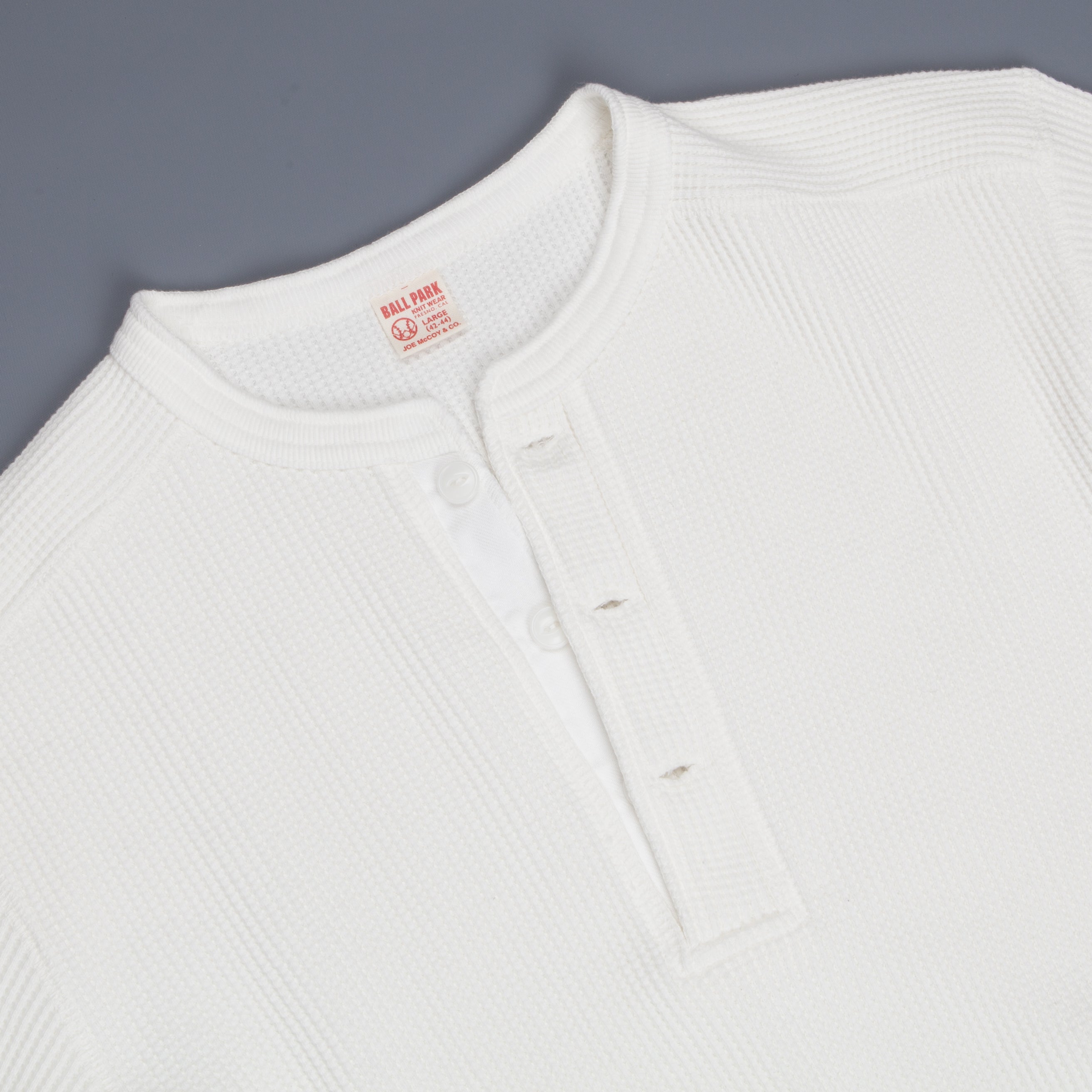 The Real McCoy&#39;s Joe McCoy Waffle Henley Longsleeve white