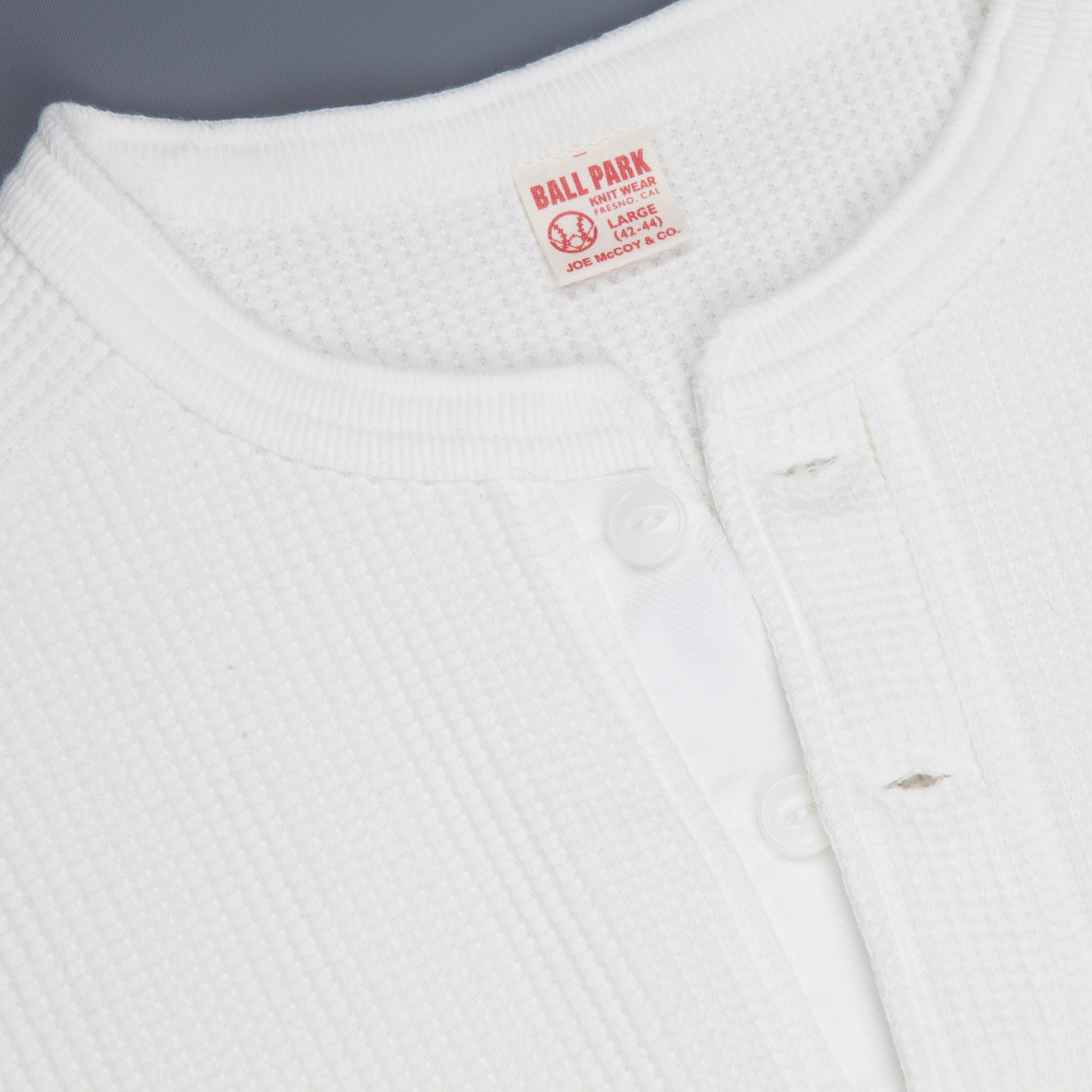 The Real McCoy&#39;s Joe McCoy Waffle Henley Longsleeve white
