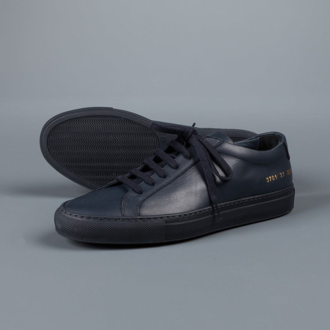 Common Projects Woman by Common Projects Achilles low navy