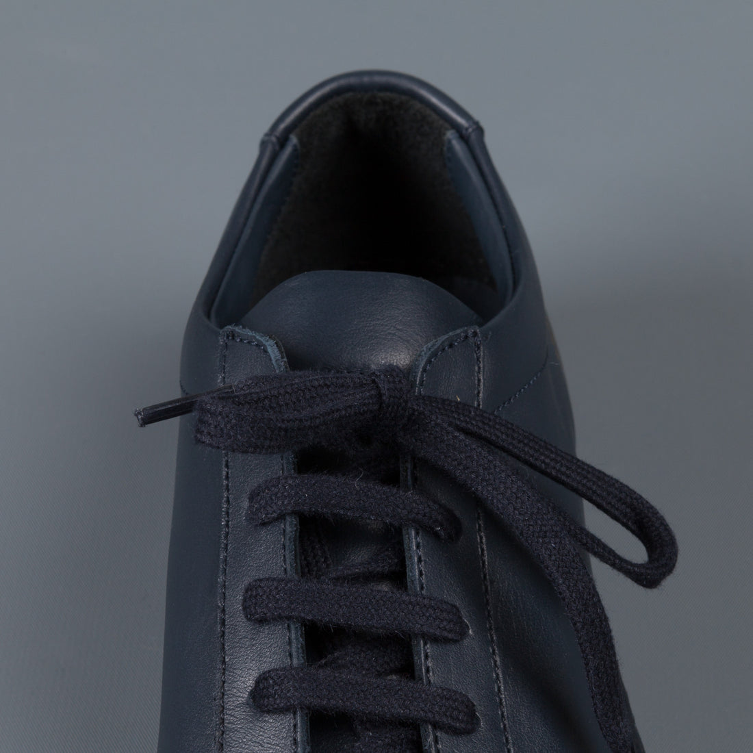 Common Projects Woman by Common Projects Achilles low navy