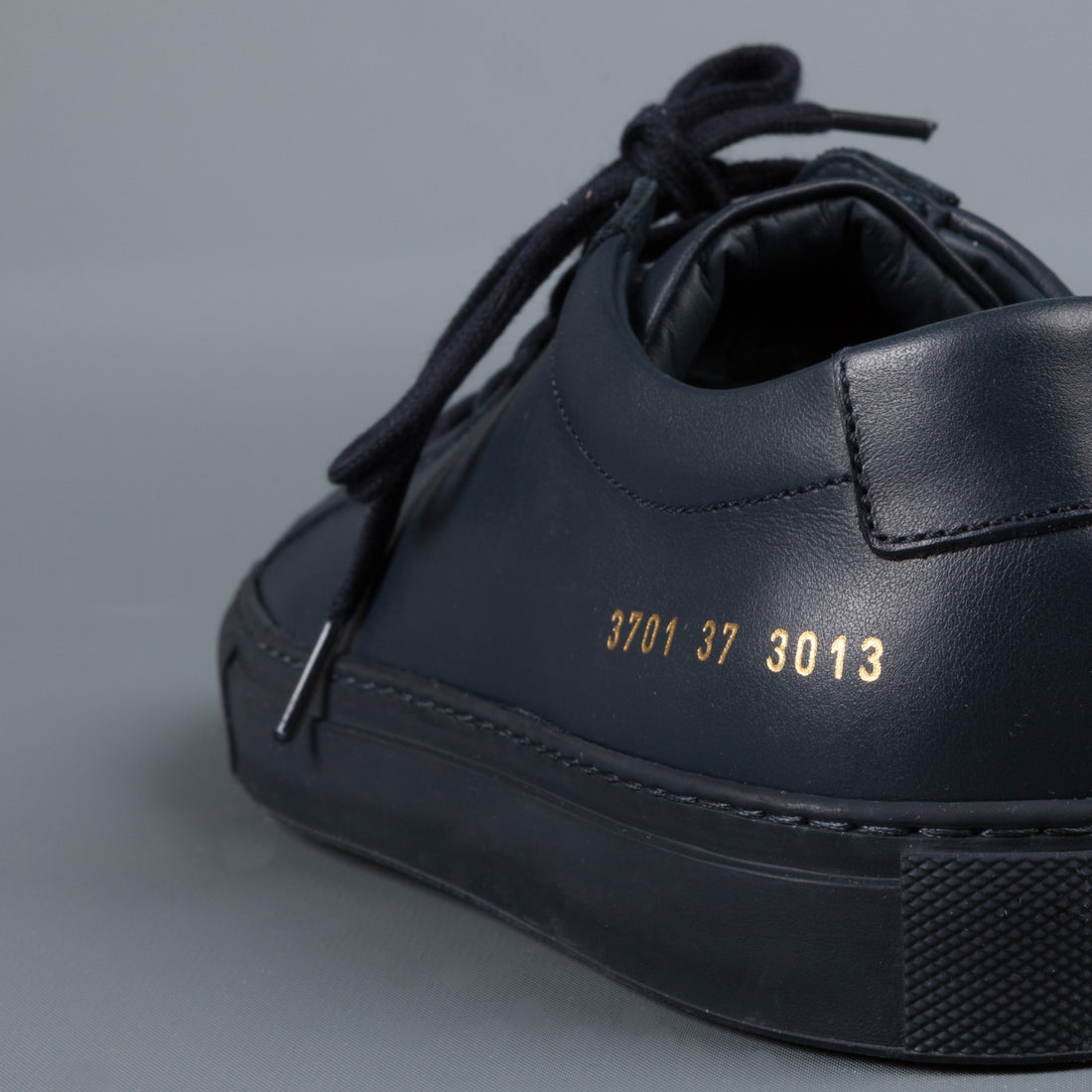 Common Projects Woman by Common Projects Achilles low navy