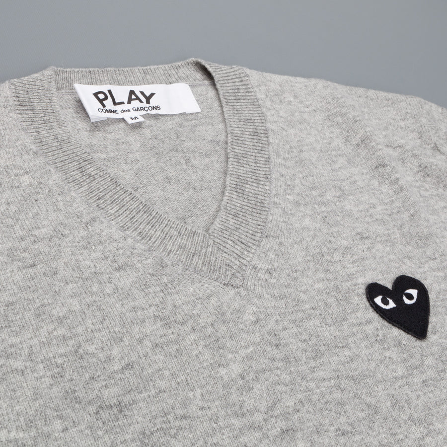 Comme des Garçons PLAY V-Neck pullover Light Grey Black heart